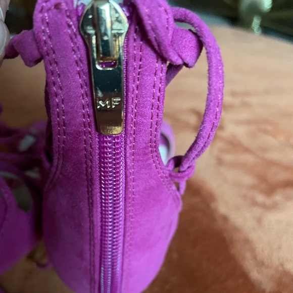 Marc Fisher 8 strap it Fuchsia Heel - Picture 4 of 9